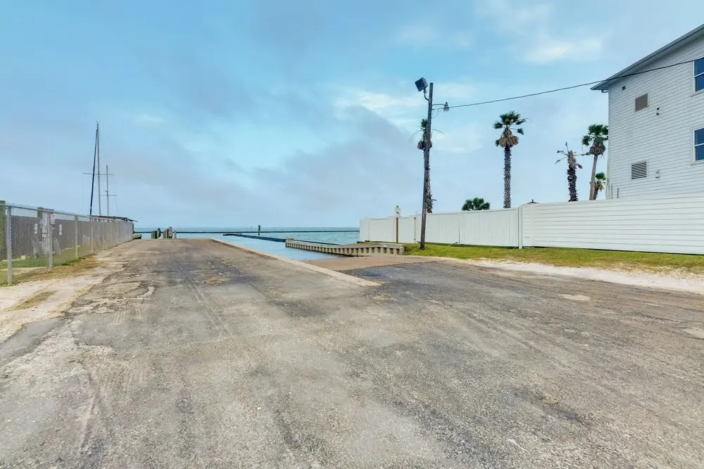 2 Blocks to Bay: Misty Harbor Rockport Home