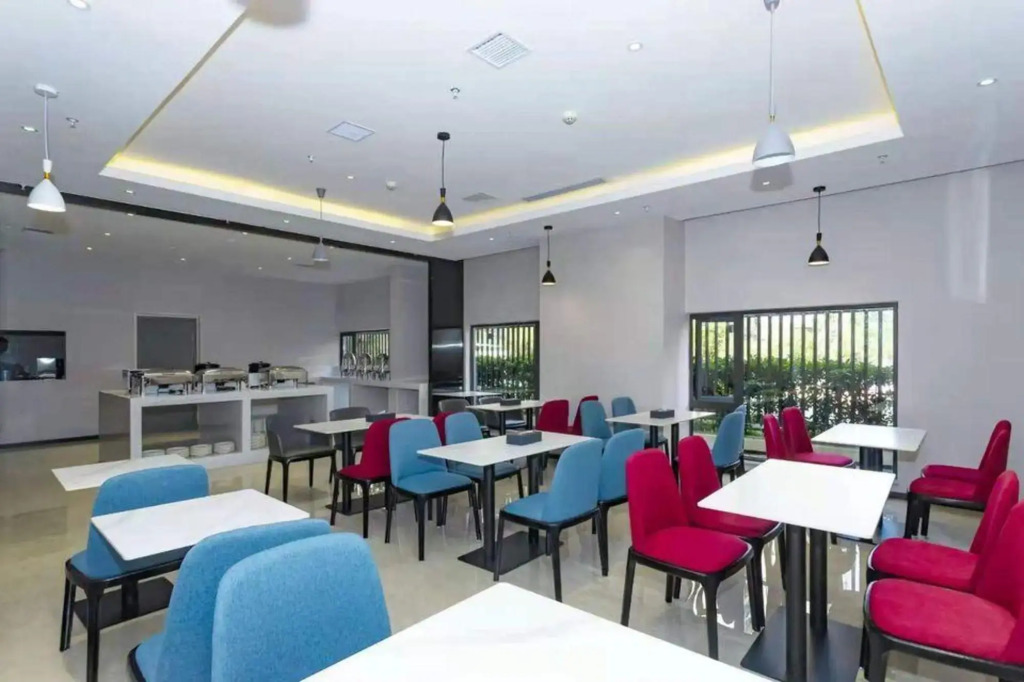 Ziheng Light Luxury Hotel (Guiyang Huaxi District Government University Town)
