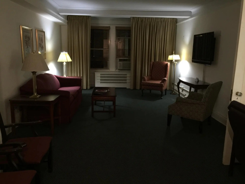 Salisbury Hotel