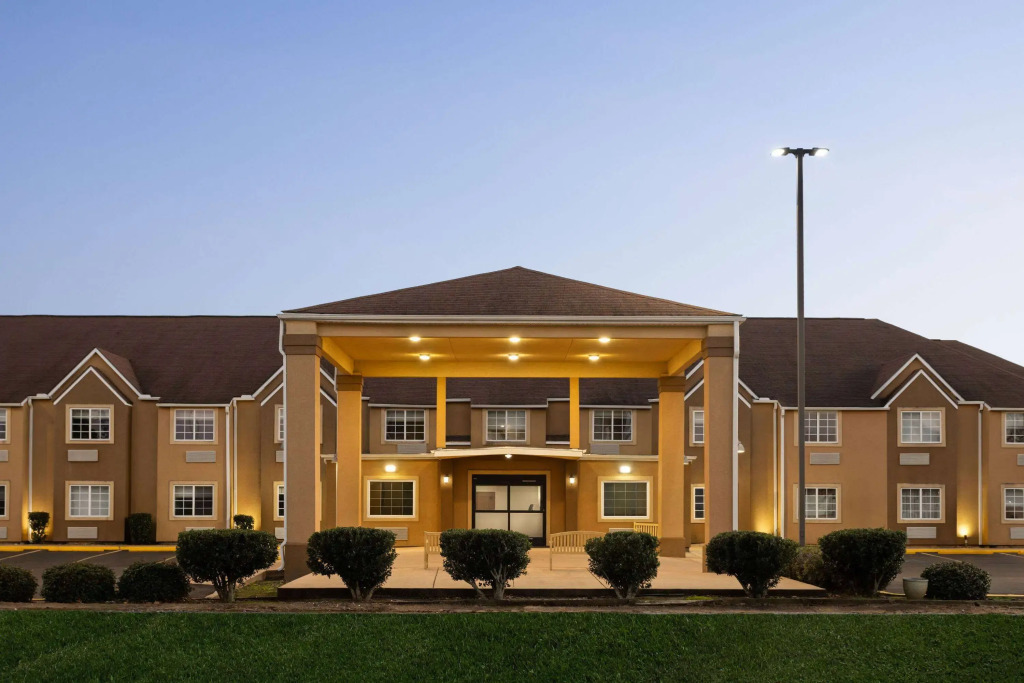 Days Inn by Wyndham Jackson Downtown
