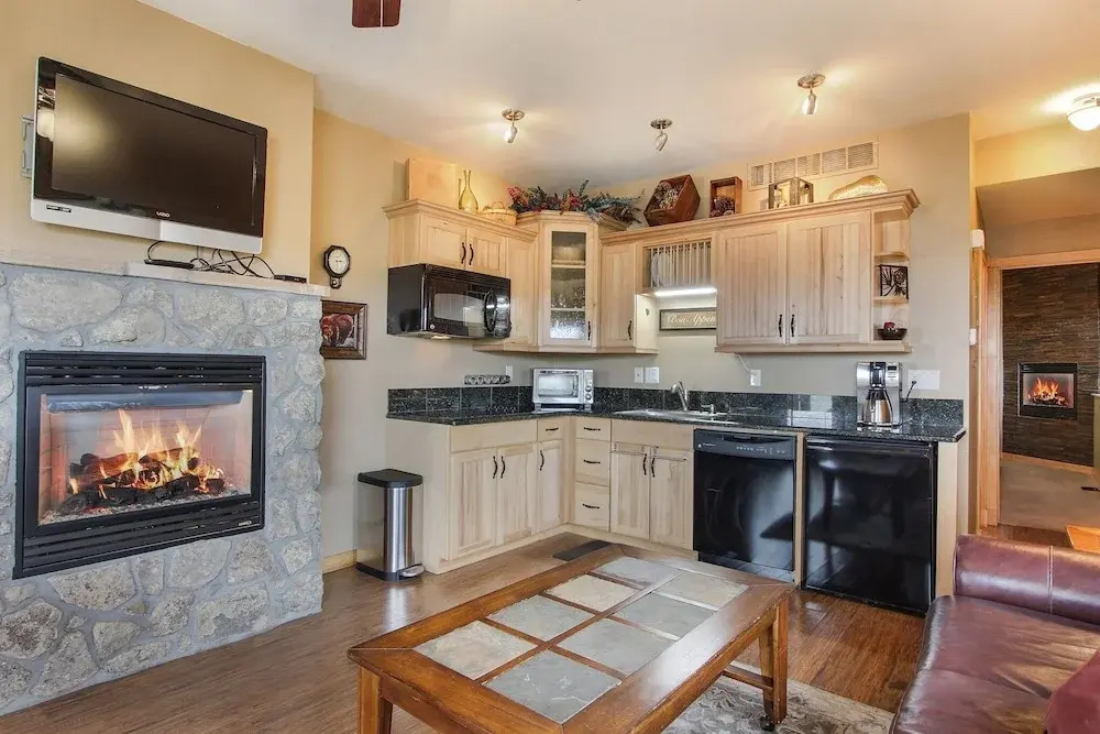 Deer Mountain 28b 1 Bedroom Condo by RedAwning