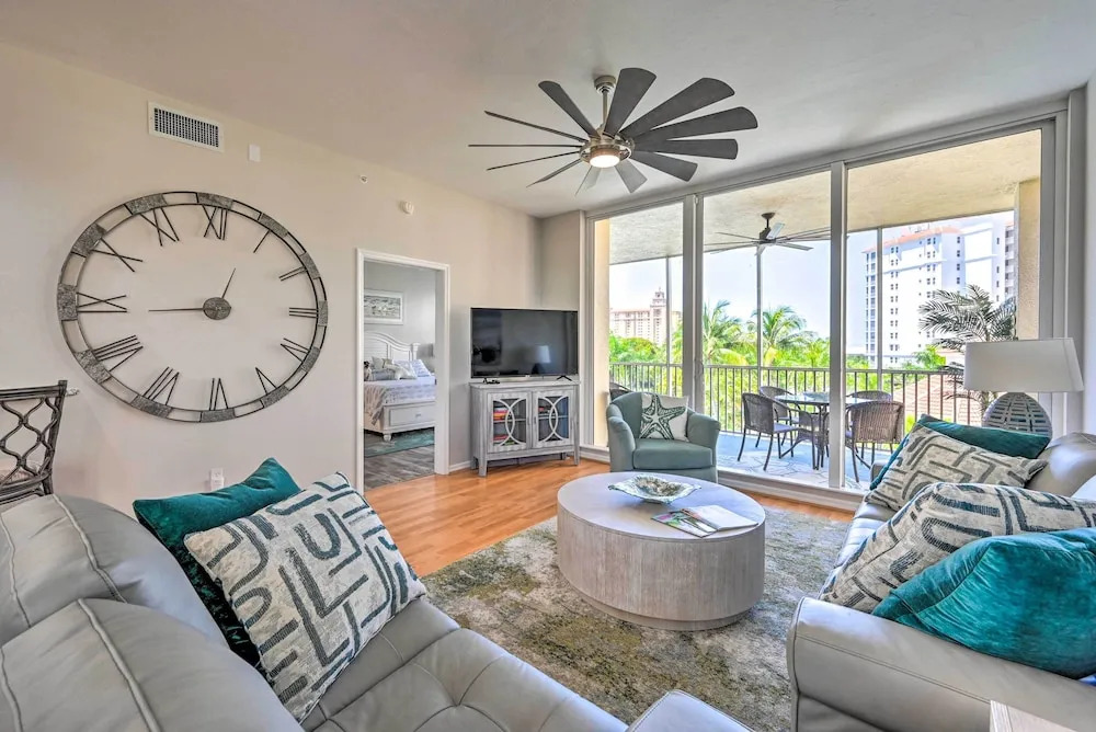 Naples Escape in Regatta w/ Resort Amenities!