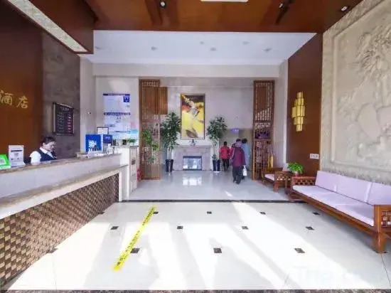 Longkou Zhonglai Business Hotel