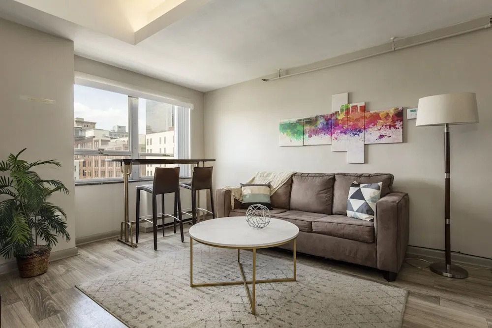 TWO Bold 1 BR CozySuites for your Louisville Getaway