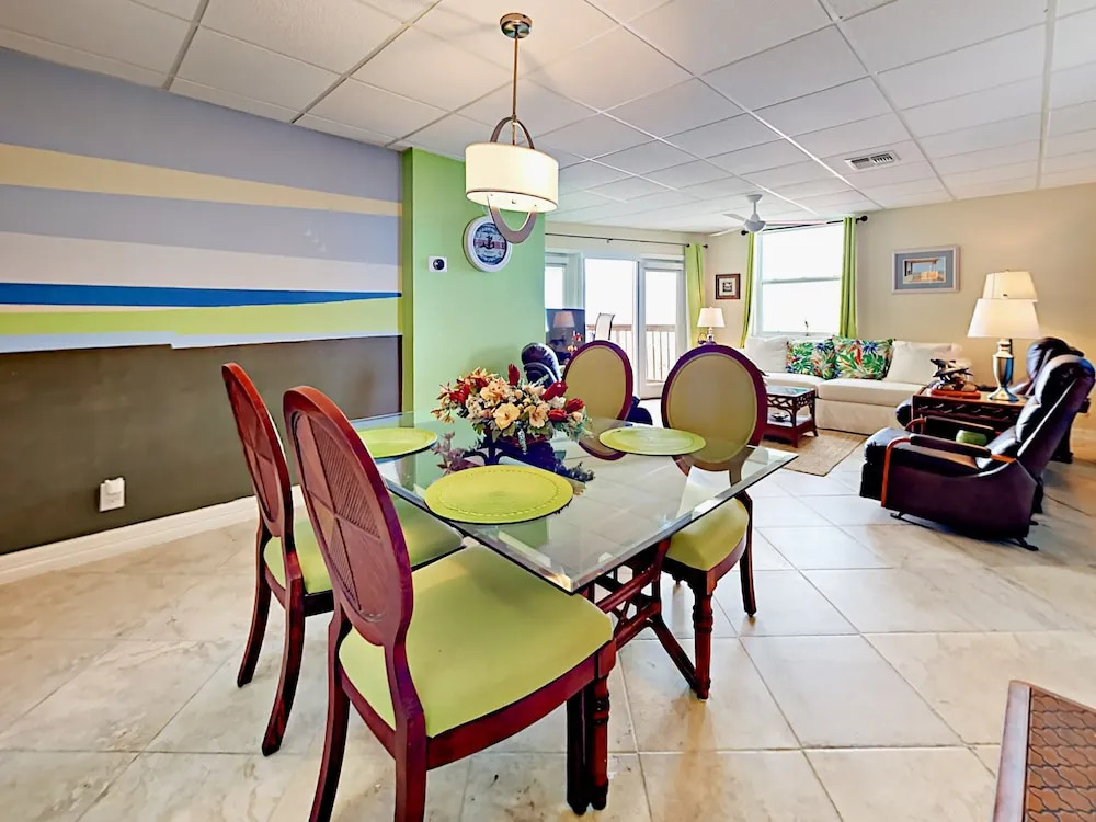 Bayside 2br W/ Pool, Hot Tub & Pier 2 Bedroom Condo