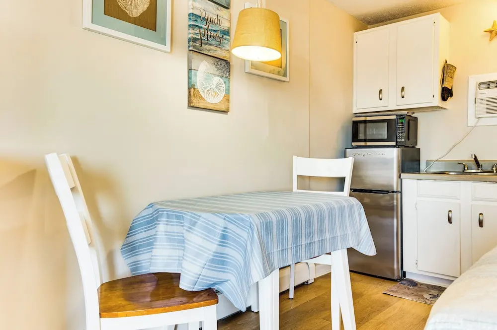 Old Orchard Beach Condo: Steps From the Beach