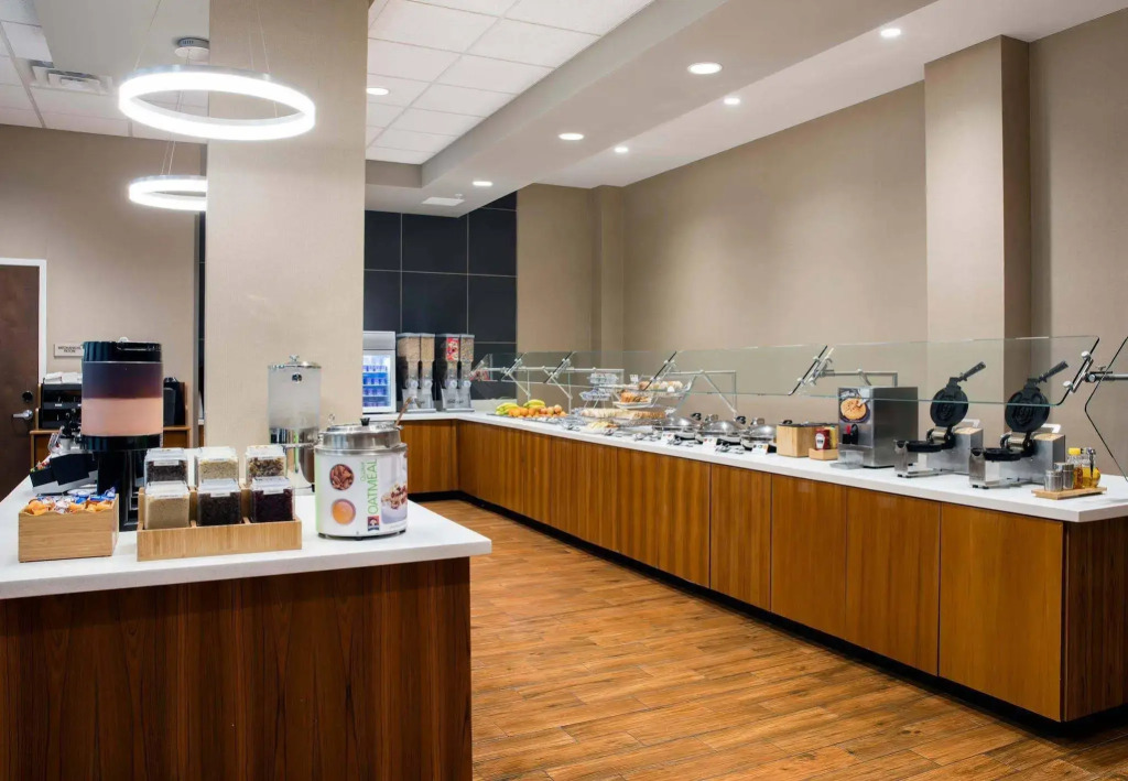 SpringHill Suites Orlando at FLAMINGO CROSSINGS® Town Center/Western Entrance