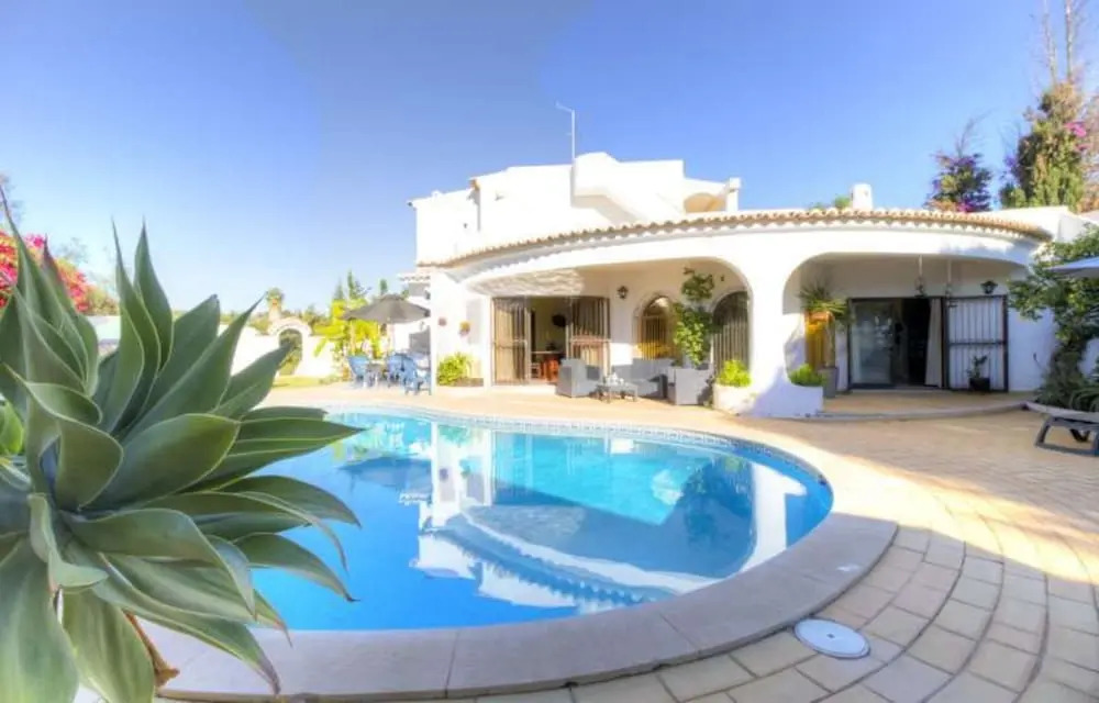 Villa - 4 Bedrooms with Pool and WiFi - 105890