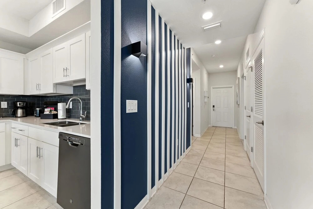 Spacious 2BR Mickey Bedroom Lake View