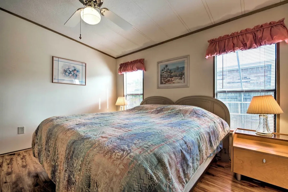 Waterfront Homosassa Home w/ Private Dock & Deck!