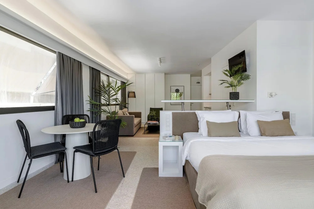 Momo Suites, Acropolis by Aura Homes
