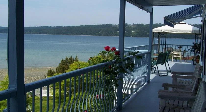 Ships Point Inn