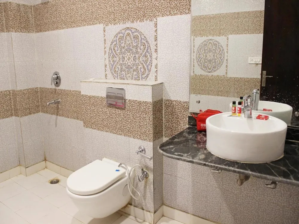 Hotel S B Inn Near New Delhi railway Station Paharganj