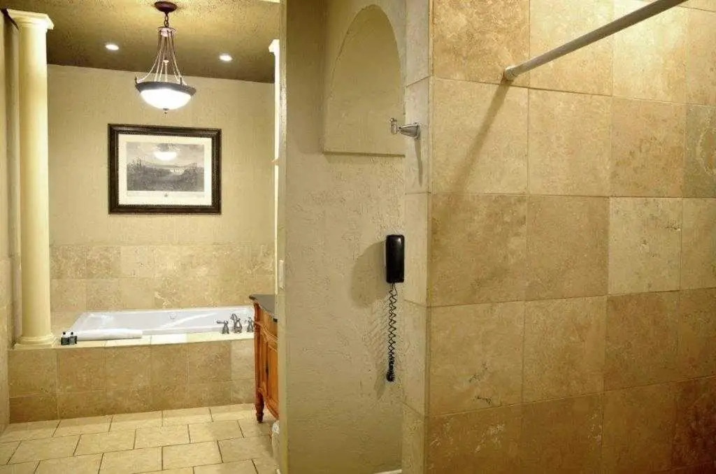 Niagara Crossing Hotel and Spa