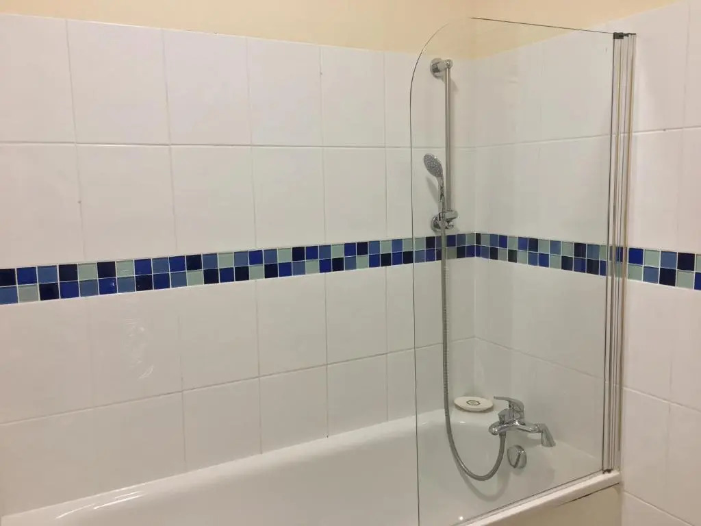 London 4 Bedrooms 3 Bathrooms with Garden House