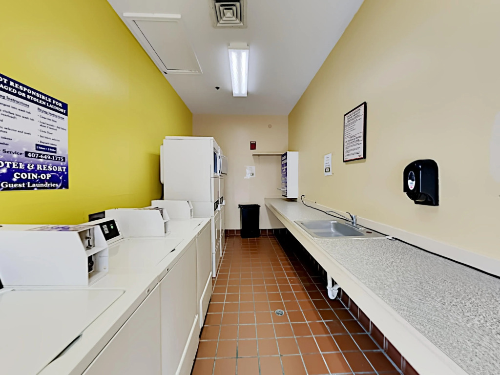 2 Room Celebration Disney Poolside Spa-golf Condo