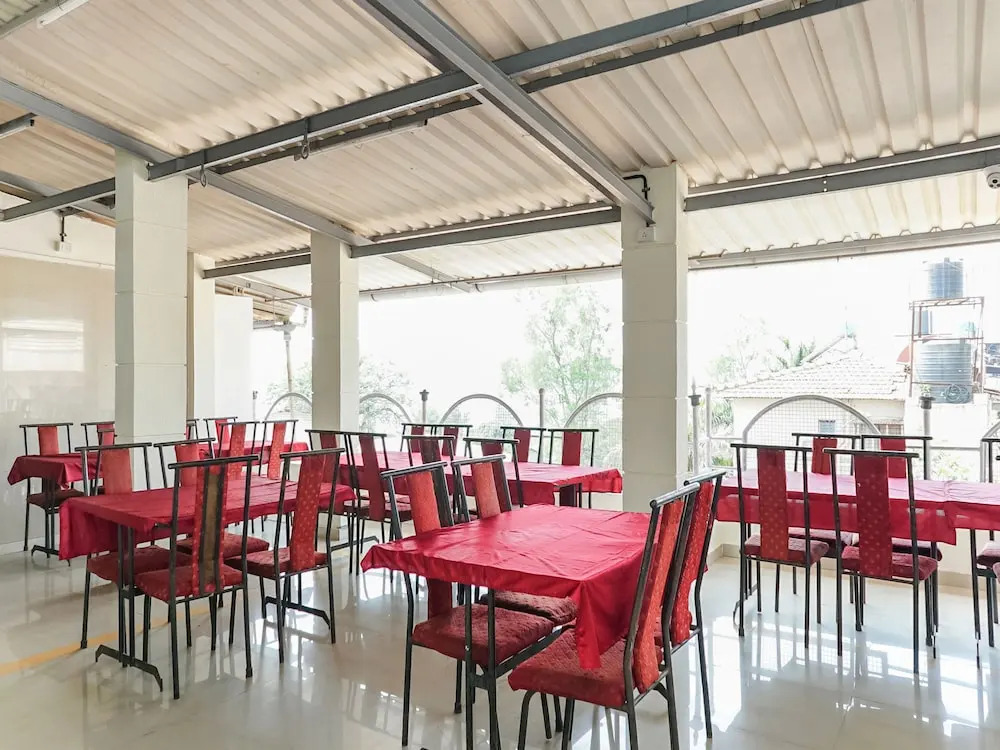 OYO 19677 Hotel Gurukrupa