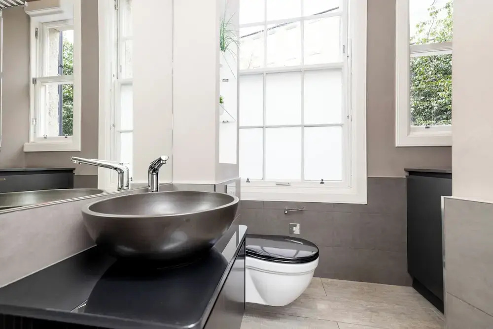 JOIVY Ultra Luxe 3BR home near Princes St