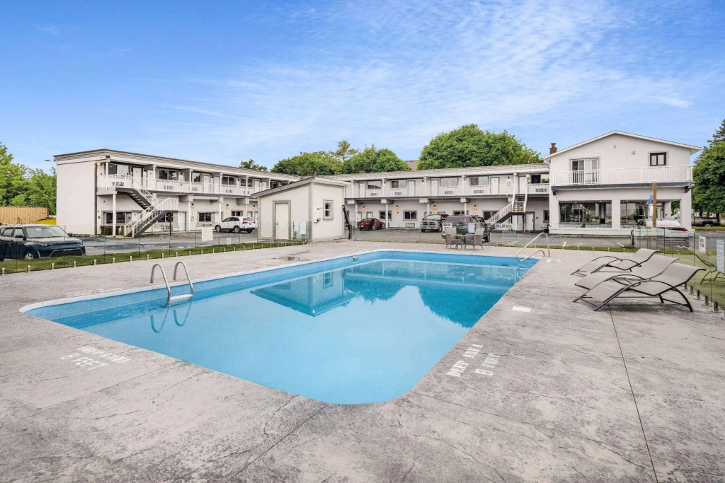 Super 8 by Wyndham Niagara Falls ON