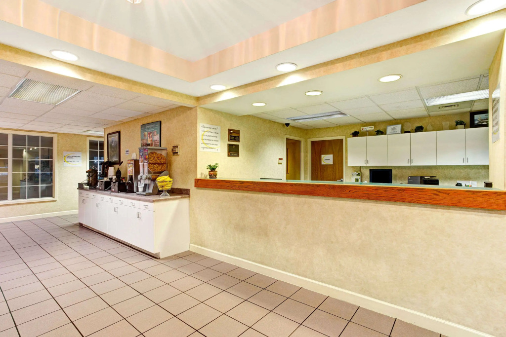 Super 8 by Wyndham Smithfield-Selma