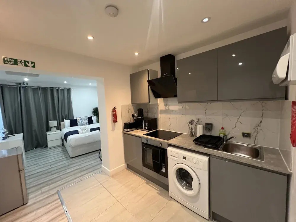 Stunning 1-bed Apartment in Harrow With Parking