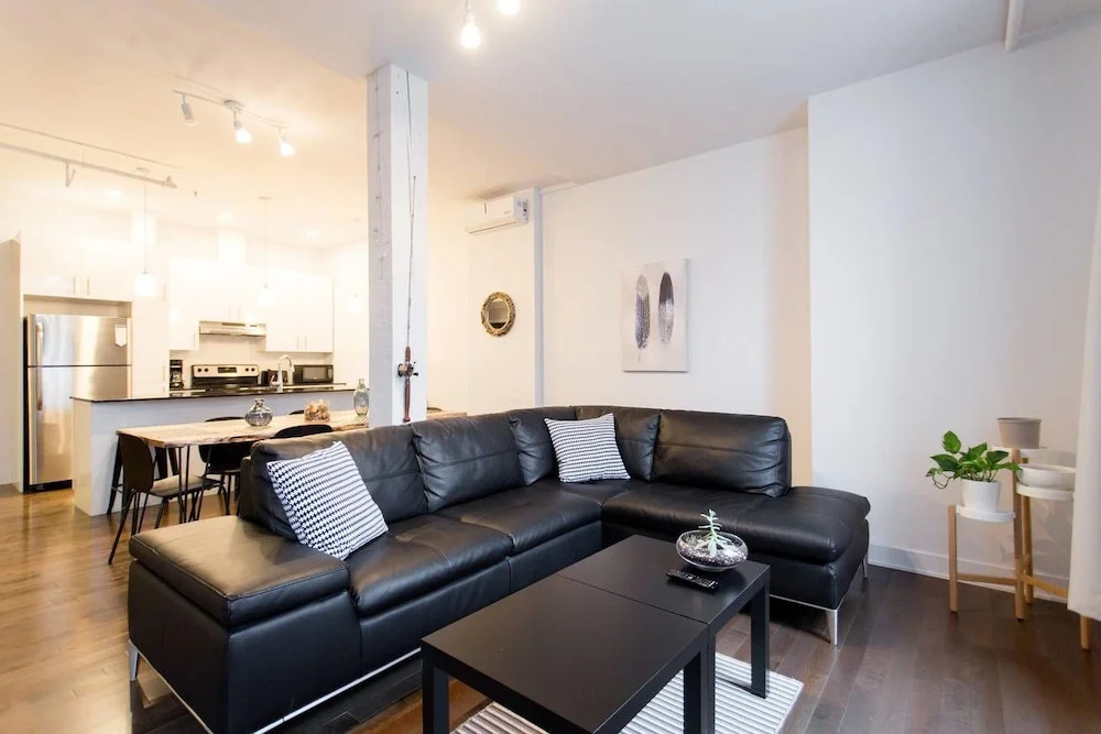 Amazing Plateau Loft Steps Away From Mount-royal