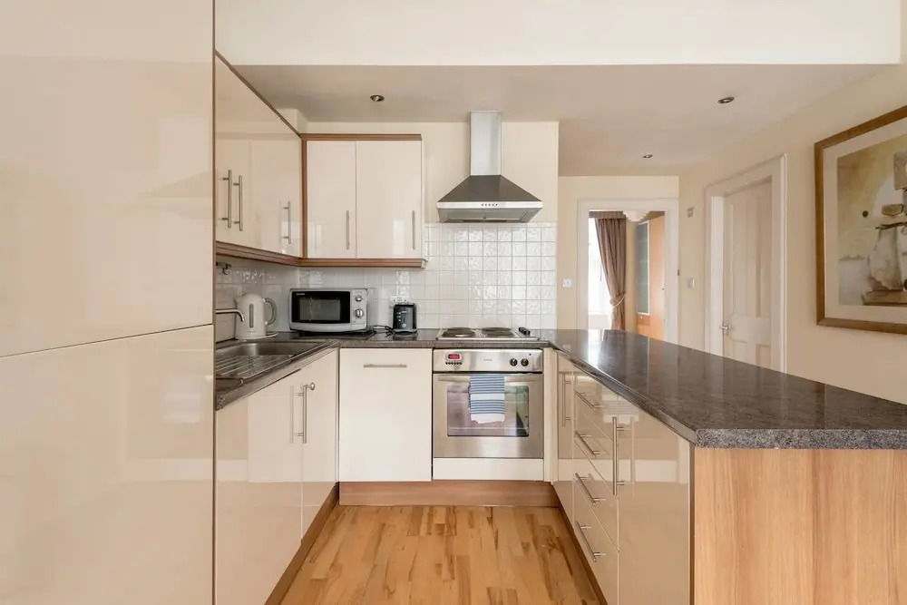 Cute 2 Bedroom Apt With View Of The Castle