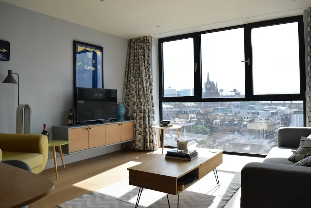 2 Bedroom Flat With Amazing London Views