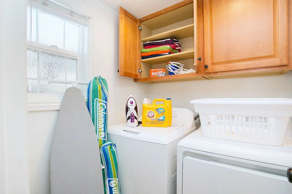 Costa Mesa/Newport - Fast WiFI - Work Stations - Free Parking - Self Check In! (CM-1)