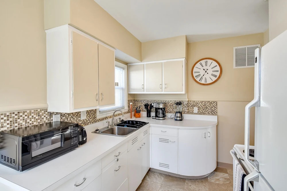 Quaint Cedar Rapids Home, 4 Mi to Downtown!