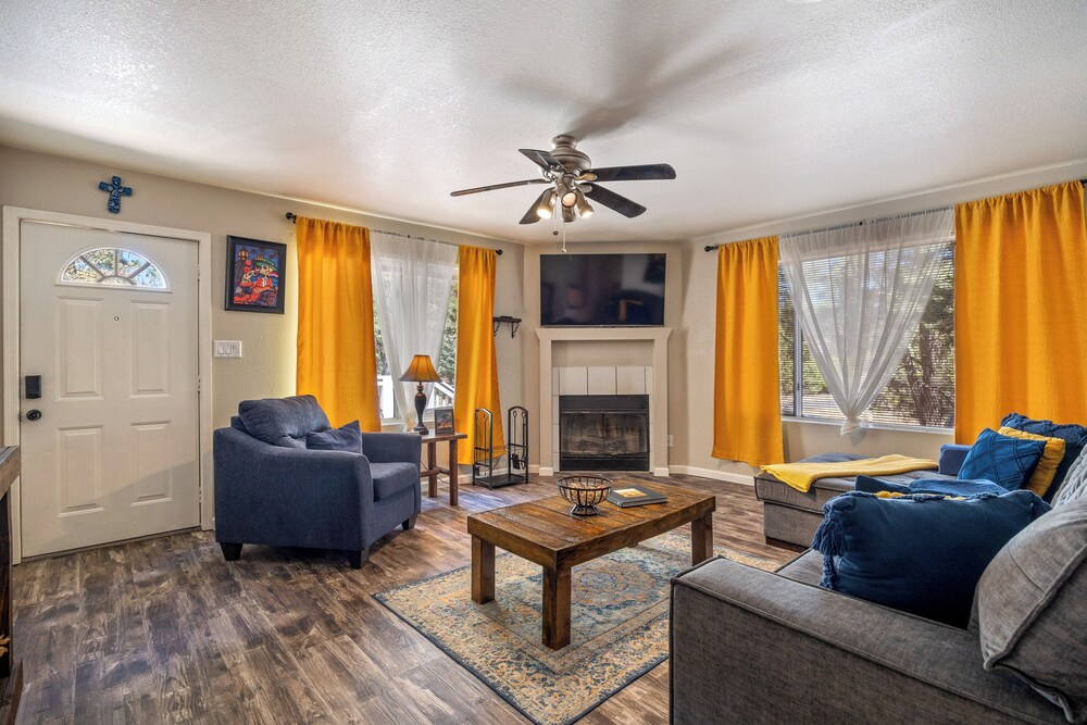 1 Mi to Fool Hollow Lake: Wooded Retreat w/ Deck!