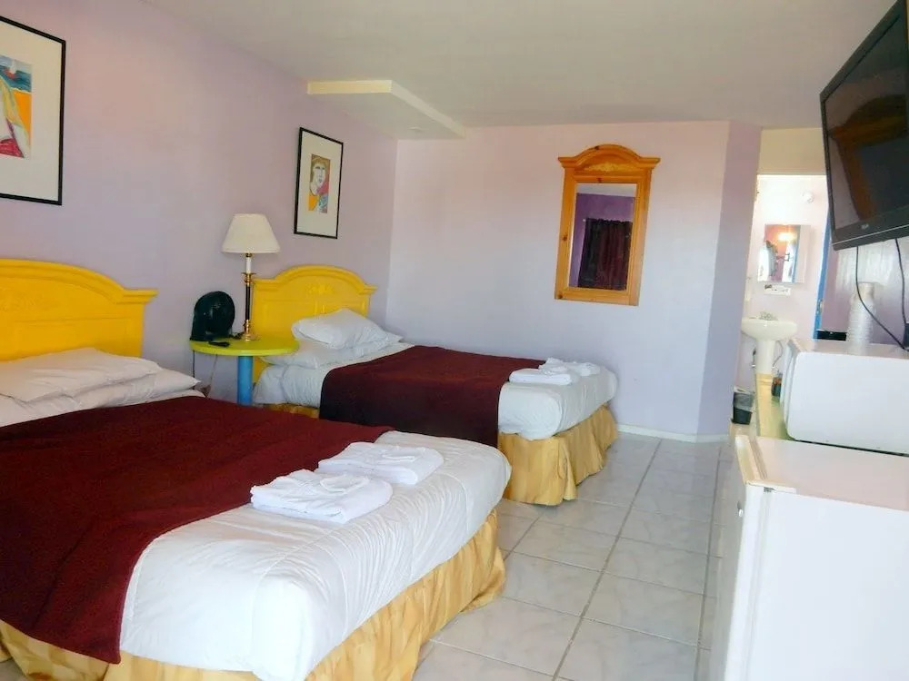 9 Palms Inn