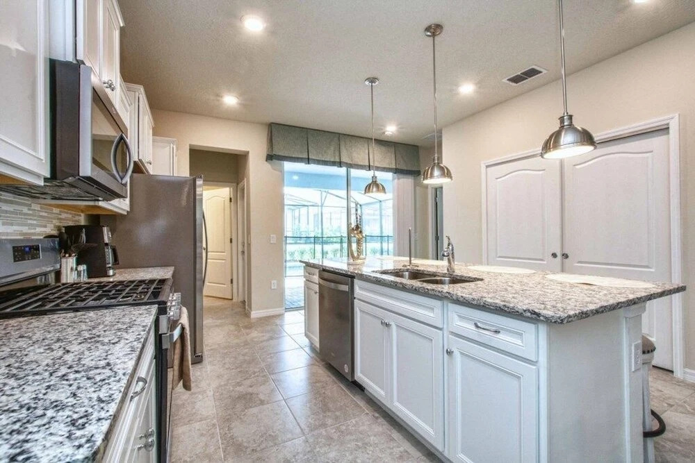 Brand New Family Getaway W/pool & Spa -7049sr 5 Bedroom Home by RedAwning