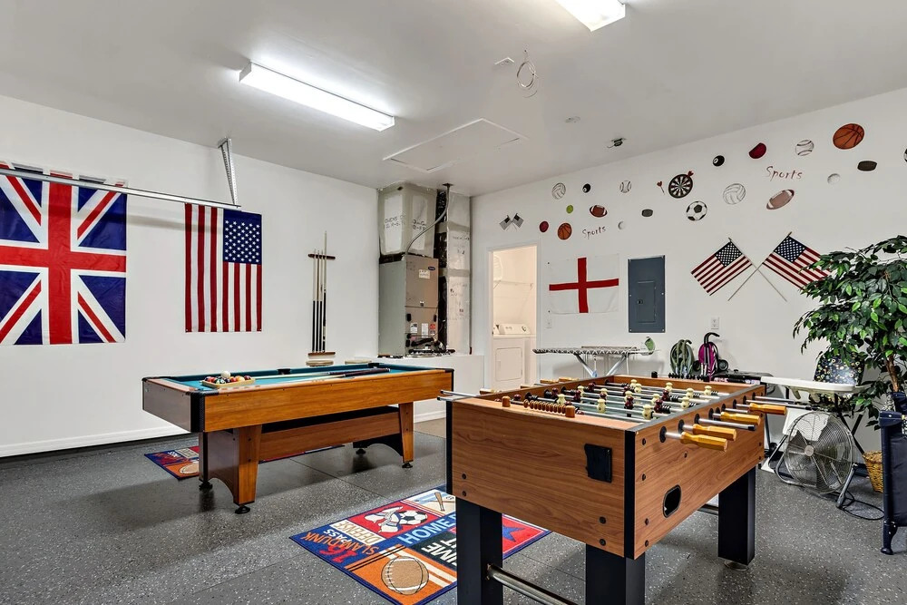 4 Bed Luxury at Legacy Park: Pool, Spa, Games Room
