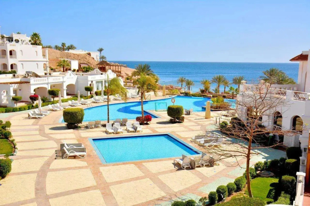 Курортный Отель Continental Plaza Beach Resort