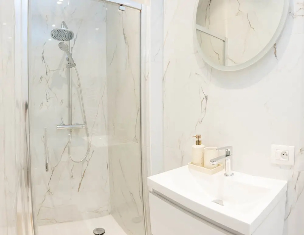 One Lux Stay 2br/ 2BA Antwerp Near Central Station