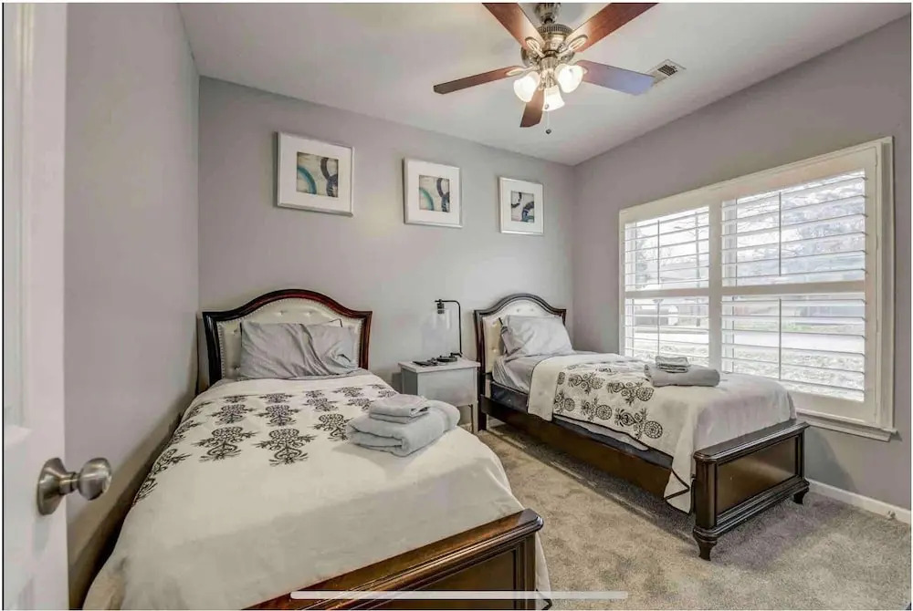 The Blue : Gourmet Kitchen, Near Downtown 3 Bedroom Duplex