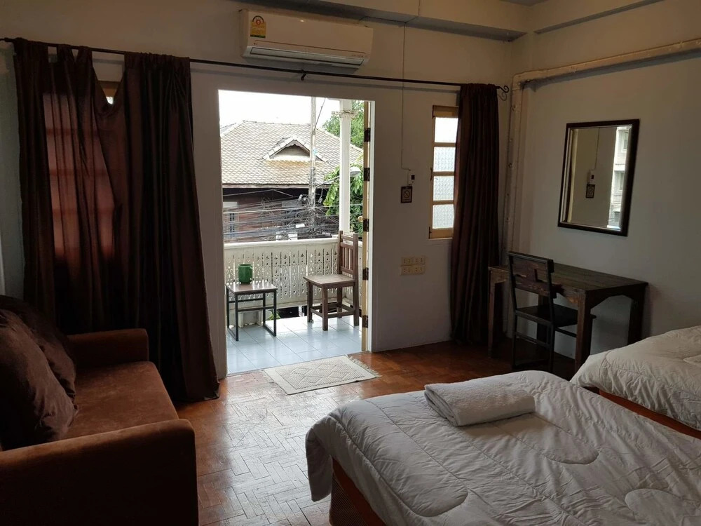 Siam Tulip Guesthouse & Restaurant