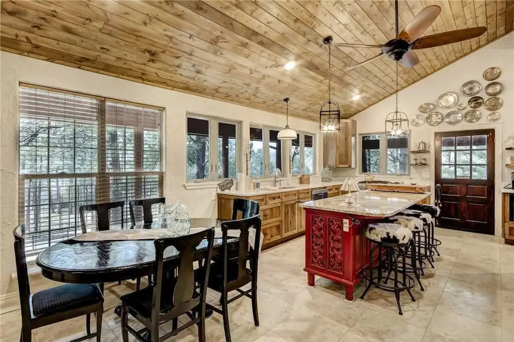 Bear Crossing - Three Bedroom Cabin