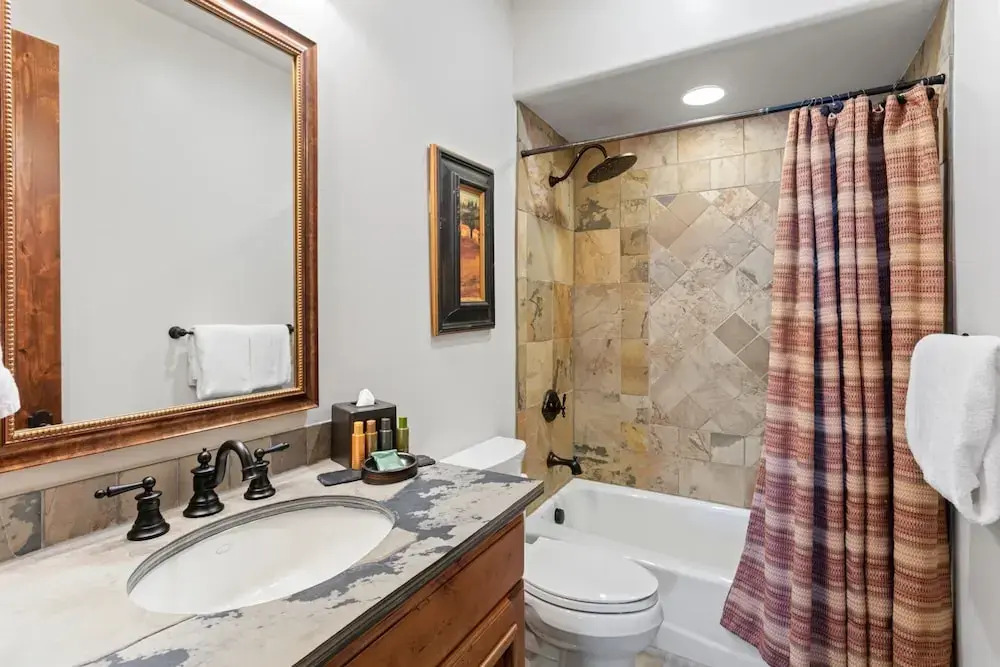Grand Lodge - 3 Bedroom Deluxe #206 - Ski-in/out 3 Condo