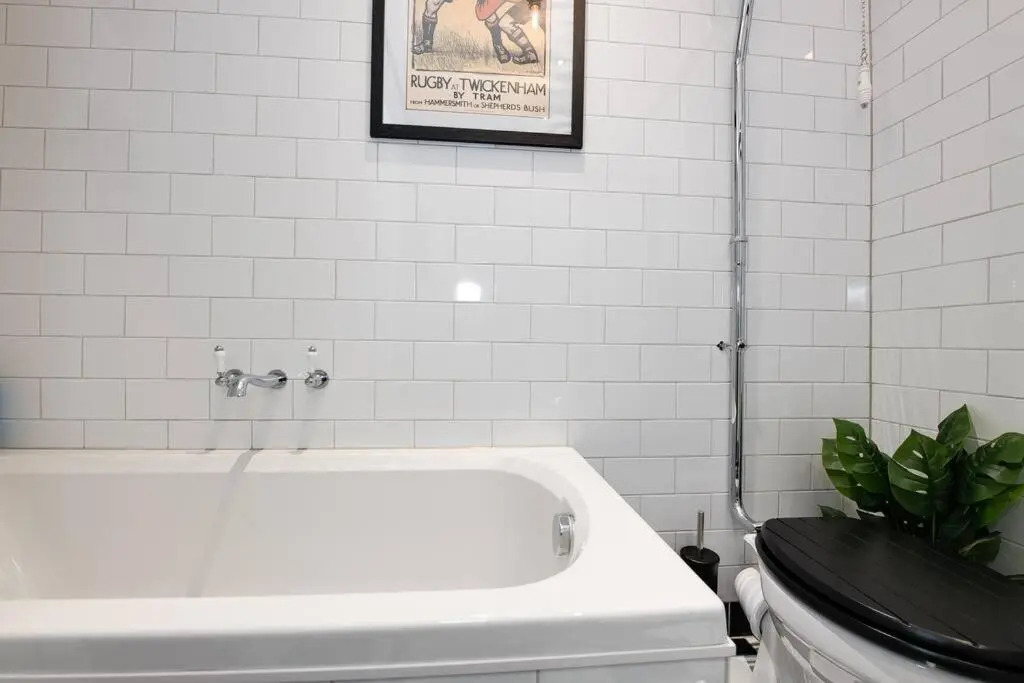 Super stylish, large 3 bedroom Victorian House in Southsea