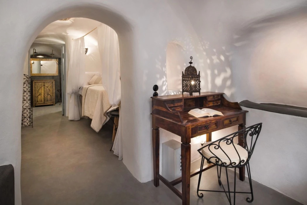 Dandy Cave Villa - Romantic Private & Luxurious - Waterfall Pool - Hot Tub -Up to 8 People