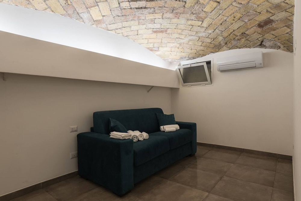 Vatican Suite 2 Levels Completely Renovated