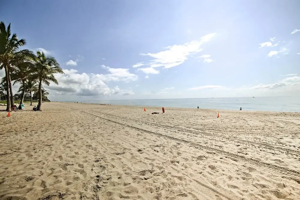 Ft Lauderdale Apt w/ Pool - 1 Mi to Beach Access!