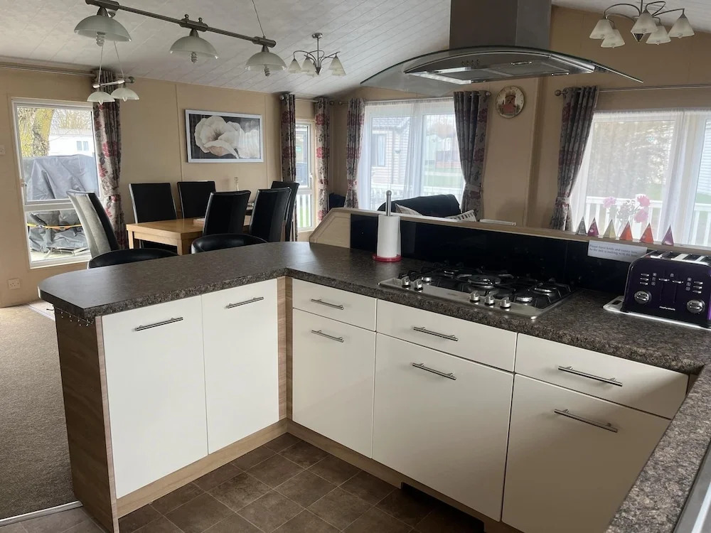 3 Bedroom Stunning Lodge Manor Park Linen Inc