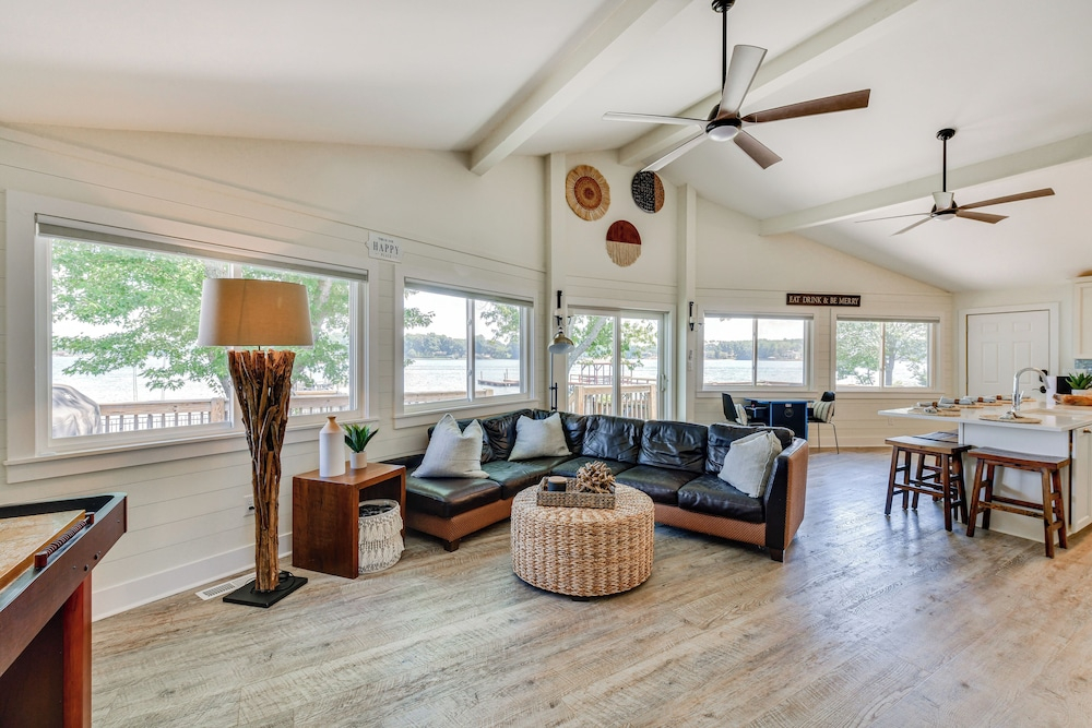 Pet-friendly Lake Norman Home With Boat Dock!