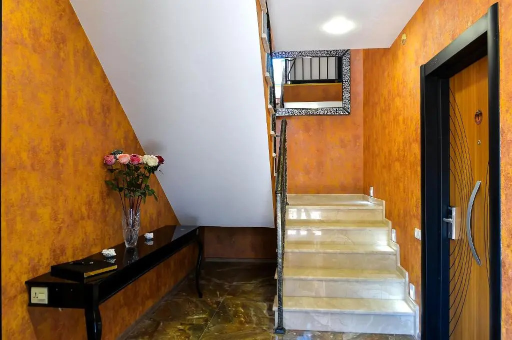LIONS APARTMENT