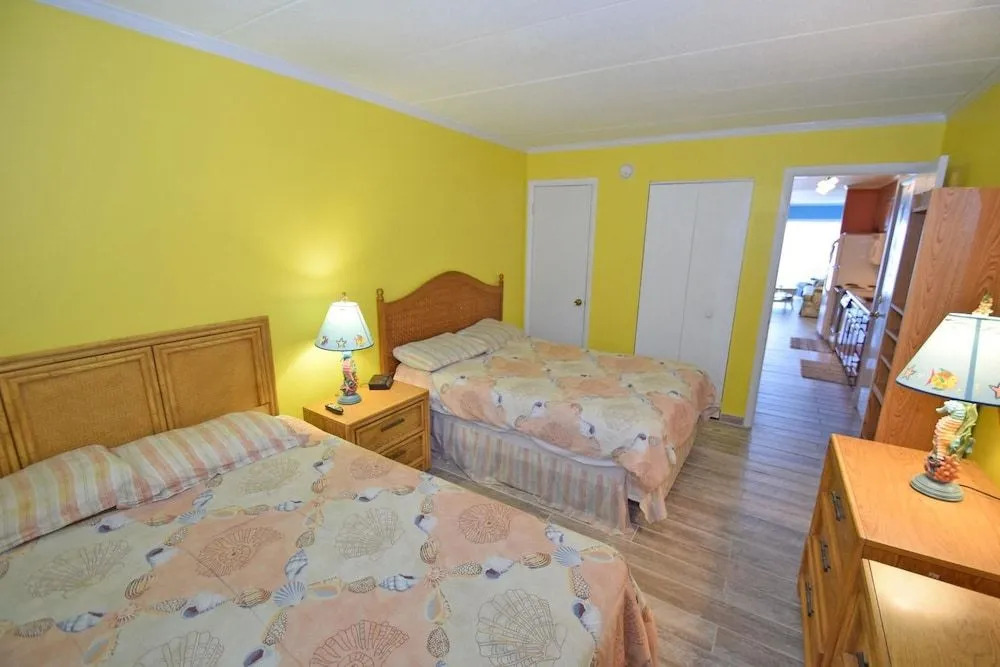 Oceanwalk East 411 1 Br Condo By Redawning