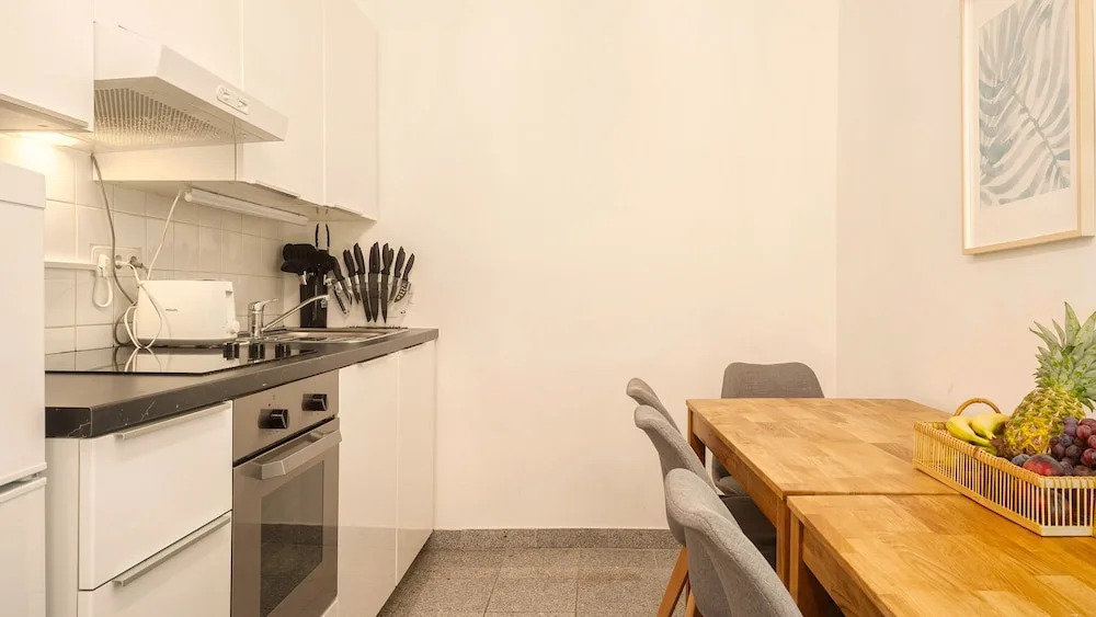 Designer Apartment - 5 min to Center