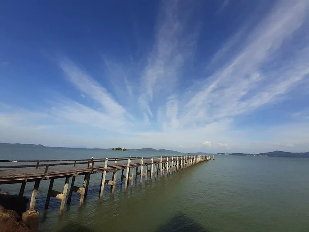 Jansom Beach Resort